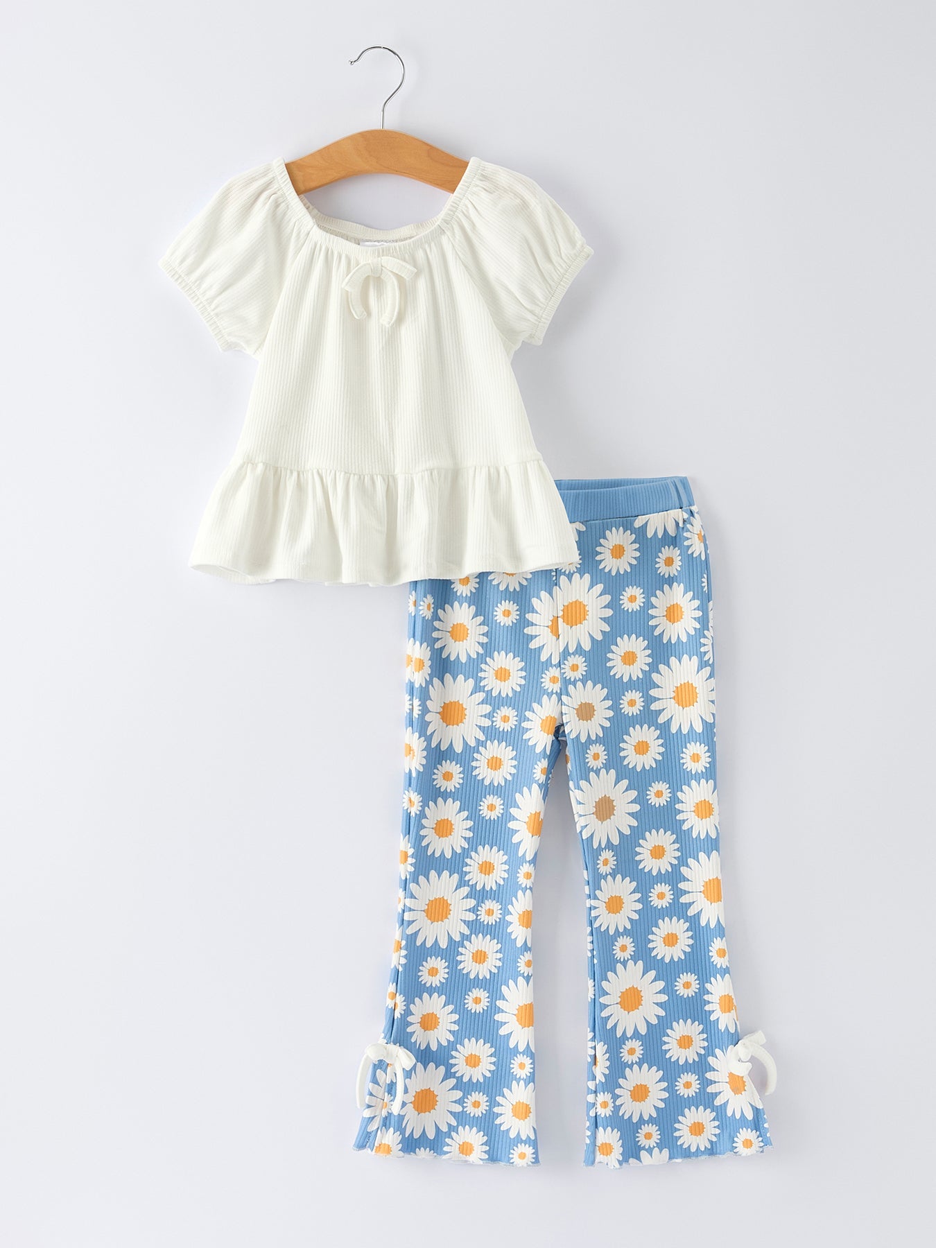 White Top And Daisy-Print Flared Pants Girl&