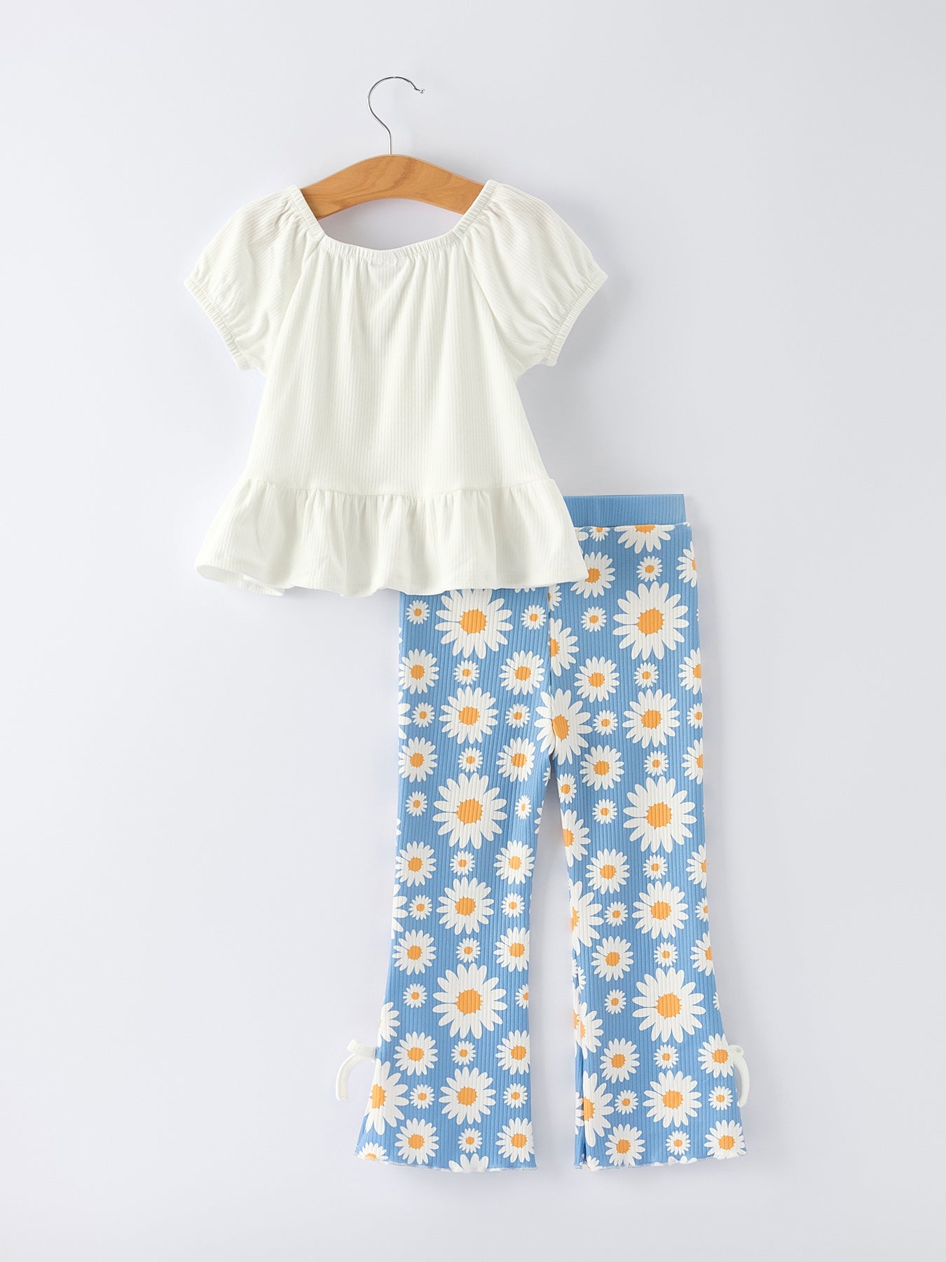 White Top And Daisy-Print Flared Pants Girl&