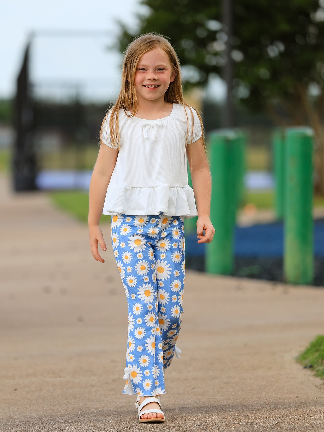 White Top And Daisy-Print Flared Pants Girl&