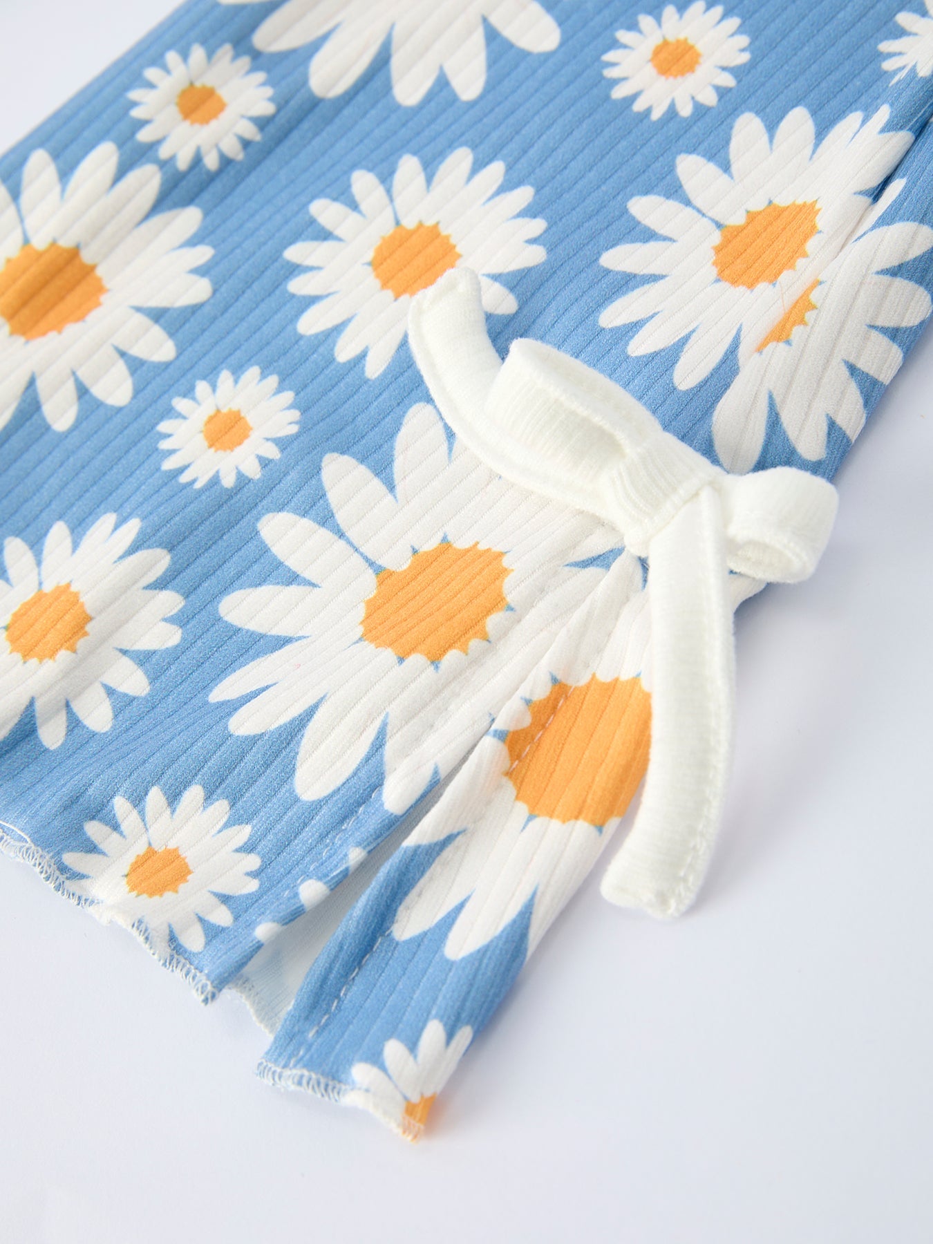White Top And Daisy-Print Flared Pants Girl&