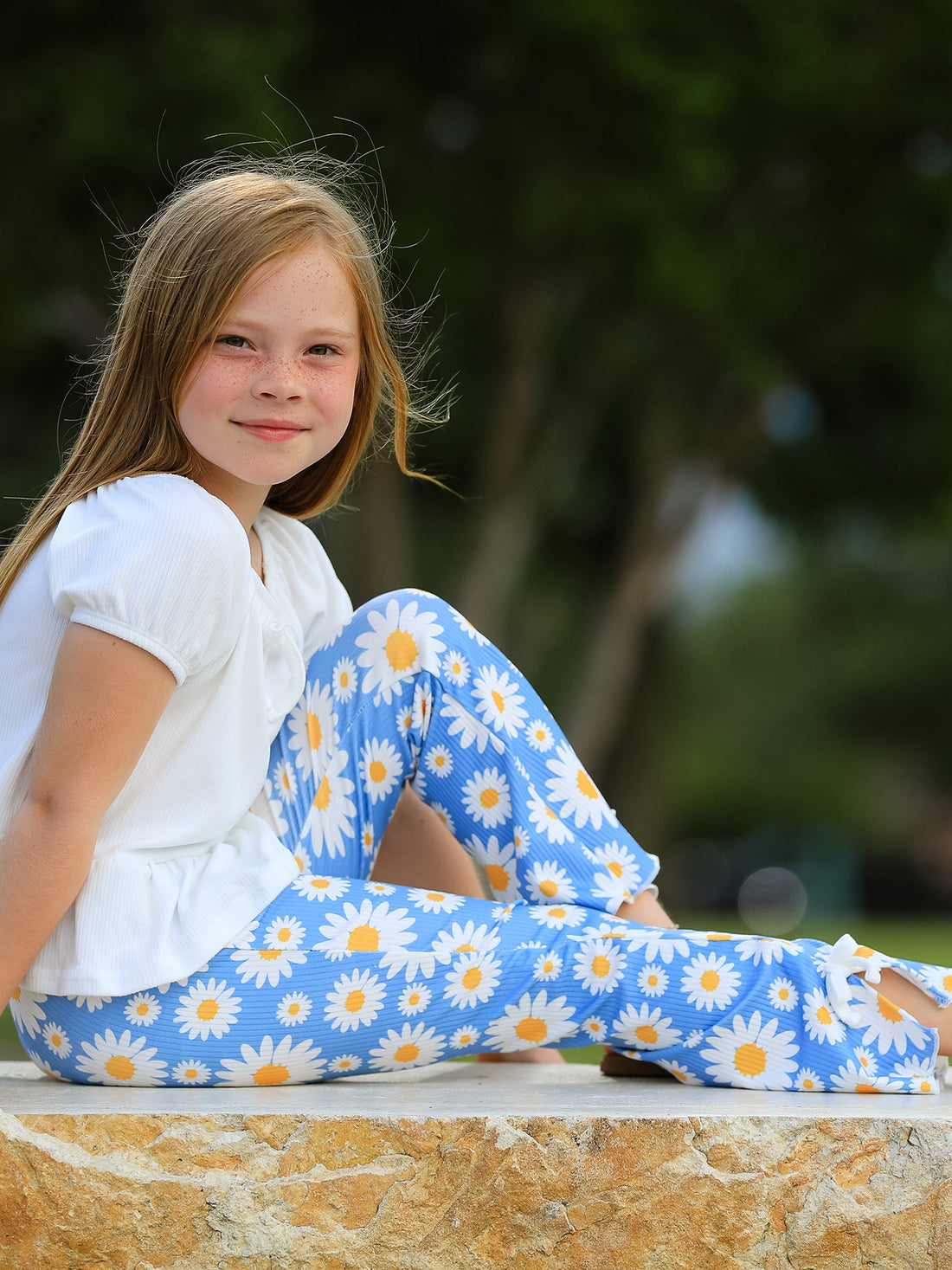 White Top And Daisy-Print Flared Pants Girl&