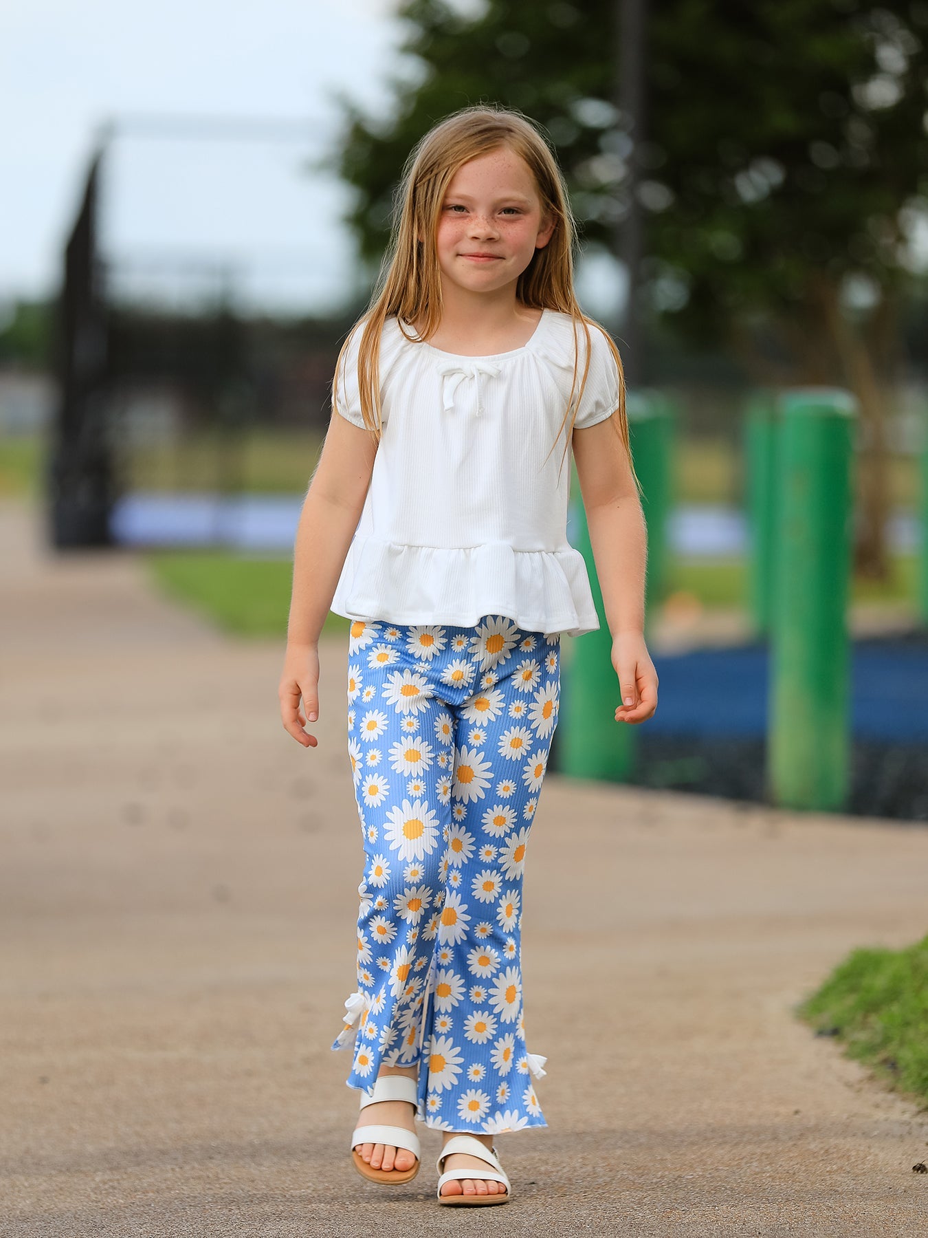 White Top And Daisy-Print Flared Pants Girl&