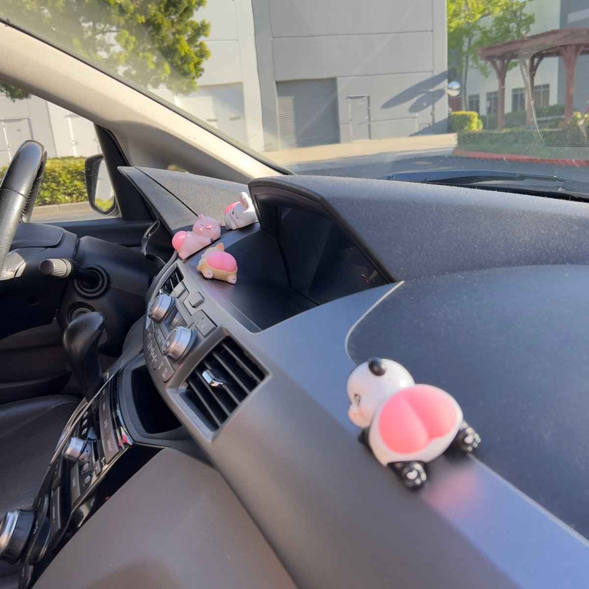 Bouncy Butt Car Ornament Kitty cat figure for car and desk decoration